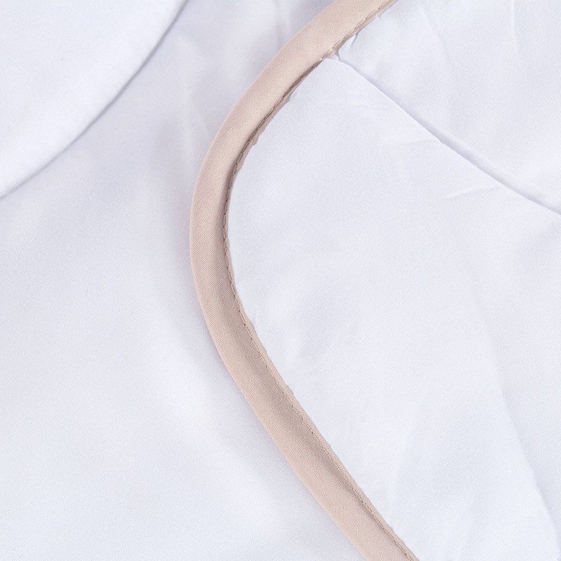Cjelogodišnji jorgan SleepBamboo sa bambusovim vlaknima, oduševiće vas udobnošću u svim godišnjim dobima. Kombinacija kvalitetnih mikrovlakana i prirodnih bambusovih vlakana, sa izuzetnom sposobnošću odvajanja vlage i apsorpcije, pruža komfor onima koji se mnogo znoje tokom sna. Jorgan je u potpunosti periv na 60 °C.