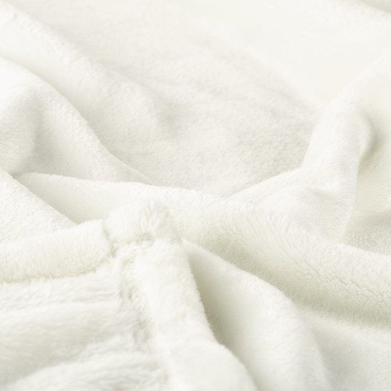 Mekani dekorativni prekrivač Anna od kvalitetnih mikrovlakana za prijatne trenutke opuštanja gdje god da se nalazite: u spavaćoj sobi, dnevnom boravku, na putovanju ili pikniku. Dekorativni prekrivač odličan je izbor za poklon koji će oduševiti vaše najdraže. Prekrivač je periv na 40 °C.
