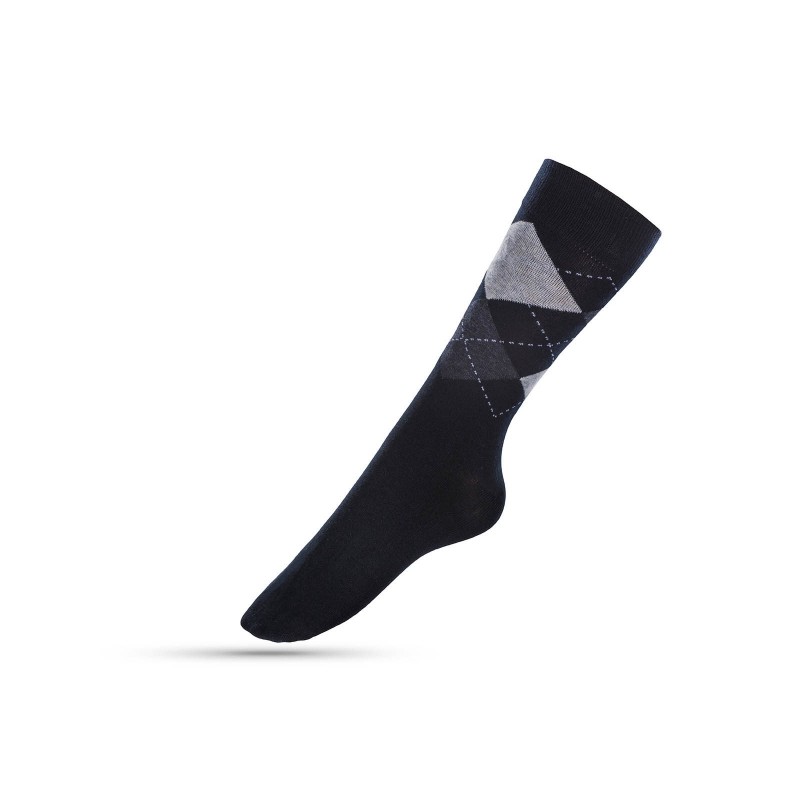 Muške čarape sa karo uzorkom su mekane i udobne za nošenje. Izrađene od kombinacije materijala, sa velikim udjelom pamuka, za veću prozračenost. U veličinama: 39-42, 43-46.